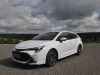 Neu Toyota Corolla 196 PS (144 kW) 2025 Weiß Kombi