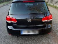 Gebraucht VW Golf VI 105 PS (77 kW) 2011 Schwarz Kleinwagen