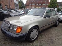 Gebraucht Mercedes E230 131 PS (96 kW) 1988 Gold Limousine
