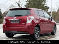 Gebraucht Toyota Verso 147 PS (108 kW) 2015 Rot Van / Kleinbus