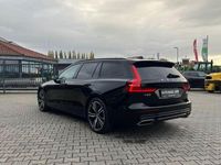 Gebraucht Volvo V60 Plus 455 PS (334 kW) 2022 Black solid "stone" / solid Kombi