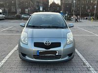 Gebraucht Toyota Yaris Sol 87 PS (63 kW) 2006 Silber Limousine