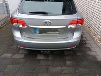 Gebraucht Toyota Avensis Life 147 PS (108 kW) 2012 Grau Kombi