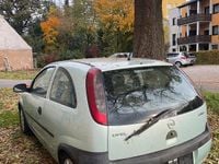 Używany Opel Corsa 58 KM (42 kW) 2002 Zielony Hatchback
