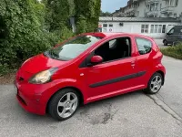 Gebraucht Toyota Aygo 68 PS (50 kW) 2007 Rot Kleinwagen
