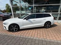 Gebraucht Volvo V60 Plus 197 PS (144 kW) 2024 Crystal white pearl / metalli Kombi