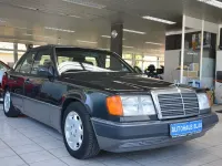 Gebraucht Mercedes E230 132 PS (97 kW) 1990 Schwarz Limousine