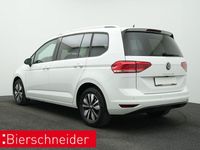 Gebraucht VW Touran Move 150 PS (110 kW) 2024 Weiss Van / Kleinbus