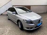 Gebraucht Mercedes B180 122 PS (89 kW) 2014 Silber Van / Kleinbus
