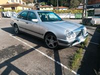 Gebraucht Mercedes E300 177 PS (130 kW) 1999 Grau Limousine