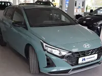 Neu Hyundai i20 Blackline 90 PS (66 kW) 2026 Grün Kleinwagen