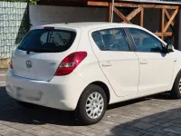 Gebraucht Hyundai i20 Edition 77 PS (56 kW) 2012 Weiß Kleinwagen