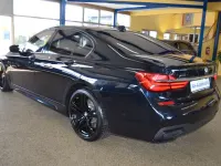 Gebraucht BMW 750L M Sport 400 PS (294 kW) 2018 Azuritschwarz metallic Limousine