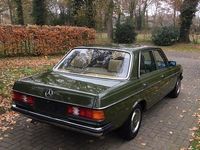 Brugt Mercedes E250 140 HK (102 kW) 1980 Grøn Sedan