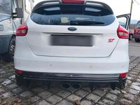 Gebraucht Ford Focus ST 250 PS (183 kW) 2016 Weiß Limousine
