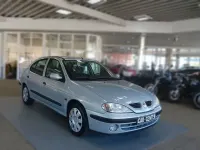 Używany Renault Mégane Dynamique 107 KM (78 kW) 2001 Unbekannt (metallic) Sedan/Limuzyna