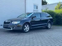 Gebraucht Skoda Superb 140 PS (102 kW) 2012 Schwarz Kombi
