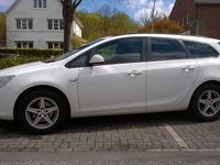 Gebraucht Opel Astra Edition 165 PS (121 kW) 2012 Weiß Kombi