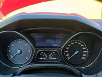 Używany Ford Focus Titanium 105 KM (77 kW) 2014 Czerwony Sedan/Limuzyna