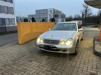 Gebraucht Mercedes E220 150 PS (110 kW) 2002 Silber Limousine
