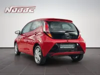 Gebraucht Toyota Aygo X-play 69 PS (50 kW) 2016 Vulcanorot Kleinwagen
