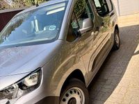 Gebraucht Peugeot Partner 131 PS (96 kW) 2024 Silber Van / Kleinbus