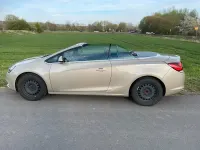 Usata Opel Cascada 140 CV (102 kW) 2013 Beige Cabrio