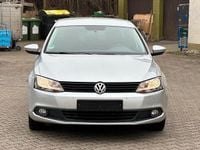 Gebraucht VW Jetta 122 PS (89 kW) 2014 Grau Limousine