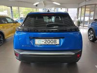 Gebraucht Peugeot e-2008 Allure 114 kW (156 PS) 2024 Vertigo blau (metallic) SUV