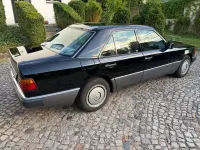 Gebraucht Mercedes E200 136 PS (100 kW) 1992 Schwarz Limousine