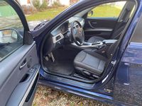 Gebraucht BMW 320 184 PS (135 kW) 2011 Blau Limousine
