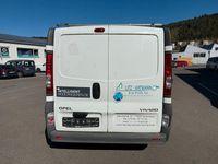 Używany Opel Vivaro 90 KM (66 kW) 2015 Biały Minivan