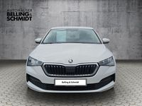 Gebraucht Skoda Scala Active 95 PS (69 kW) 2019 Candyweiß Kleinwagen