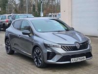 Gebraucht Renault Clio V Techno 143 PS (105 kW) 2024 Grau Limousine