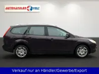 Usado Ford Focus Ghia 125 CV (91 kW) 2008 Púrpura Familiar