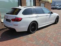 Gebraucht BMW 550 M Sport 381 PS (280 kW) 2015 Weiß Limousine