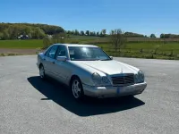 Gebraucht Mercedes E280 Avantgarde 204 PS (150 kW) 1998 Silber Limousine