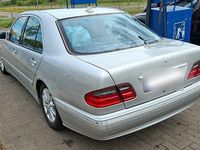 Gebraucht Mercedes E320 Avantgarde 197 PS (144 kW) 2002 Silber Limousine