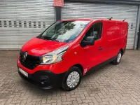 Gebraucht Renault Trafic Komfort 116 PS (85 kW) 2014 Rot Van / Kleinbus