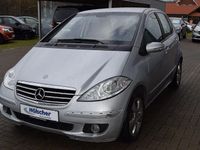 Gebraucht Mercedes A180 109 PS (80 kW) 2015 Silber Kleinwagen