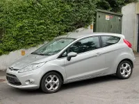 Gebraucht Ford Fiesta Titanium 82 PS (60 kW) 2009 Silber Limousine