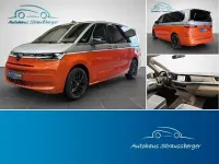 Second-hand VW Multivan Style 150 CP (110 kW) 2024 Portocaliu Monovolum