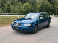 Gebraucht VW Passat 131 PS (96 kW) 2001 Blau Kombi