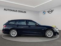 Gebraucht BMW 330e 184 PS (135 kW) 2023 Saphirschwarz Kombi