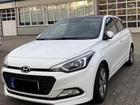 Gebraucht Hyundai i20 Intro Edition 84 PS (61 kW) 2015 Weiß Kleinwagen