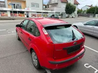 Gebraucht Ford Focus Ambiente 101 PS (74 kW) 2005 Rot Limousine