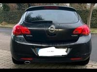 Gebraucht Opel Astra 140 PS (102 kW) 2012 Schwarz Limousine