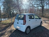 Gebraucht Daihatsu Cuore 69 PS (50 kW) 2012 Weiß Kleinwagen