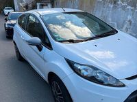 Gebraucht Ford Fiesta 60 PS (44 kW) 2010 Weiß Kleinwagen