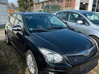 Gebraucht Hyundai i30 90 PS (66 kW) 2011 Schwarz Limousine